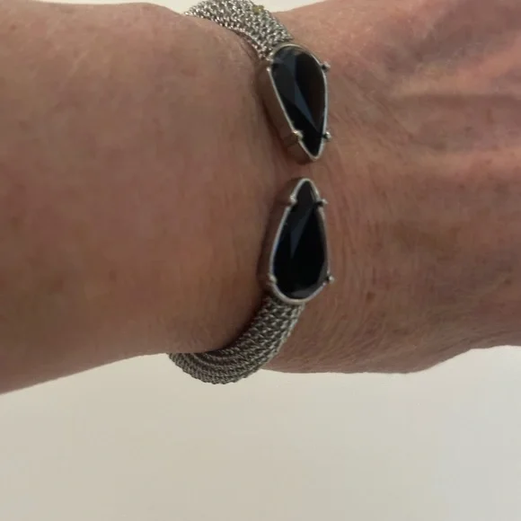 Vintage Silver Tone Woven Mesh Bypass Cuff Bracelet | Black Teardrop Stones - Picture 4 of 8